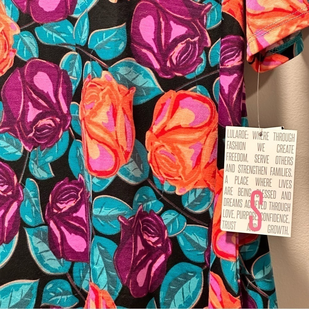NWT LulaRoe PerfectT Swing Top Tunic Half Sleeve Loose Fit Stretchy Soft Floral - Picture 3 of 14